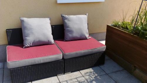 Wickendorf Apartment | Discover Ferienwohnung am Schweriner Außensee with Pool & Ocean View