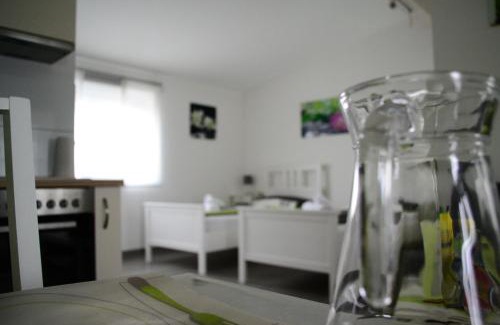 Lochbrucke Apartment | Family-Friendly Retreat at Ferienwohnung am Seewald
