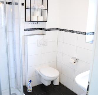 Lochbrucke Apartment | Family-Friendly Retreat at Ferienwohnung am Seewald