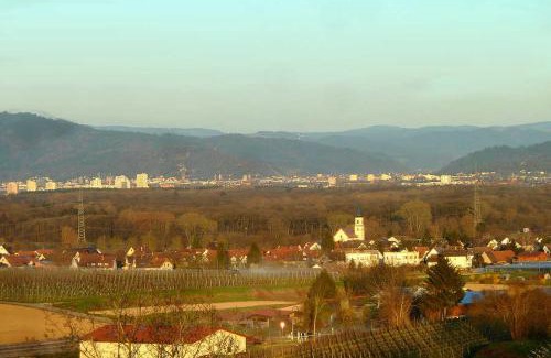 Freiburg im Breisgau Apartment | Family-Friendly Ferienwohnung am Tuniberg for Your Getaway
