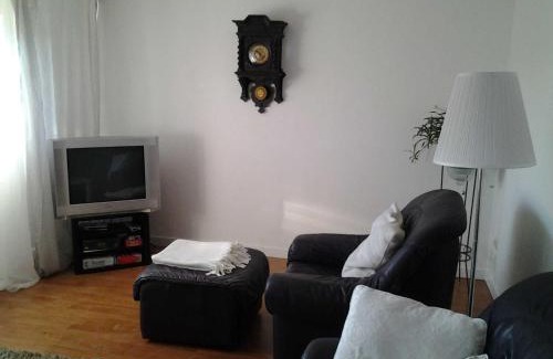 Gunterfurst Apartment | Idyllic Ferienwohnung am Wald - 9.5/10 Pet Friendly Stay