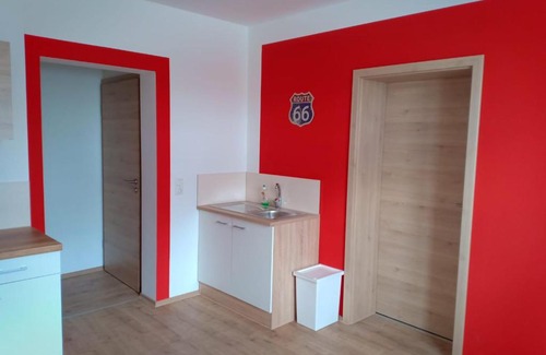 Lauscha Apartment | Tranquil Ferienwohnung am Waldesrand - Child Friendly Retreat
