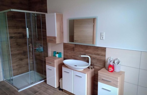 Lauscha Apartment | Tranquil Ferienwohnung am Waldesrand - Child Friendly Retreat