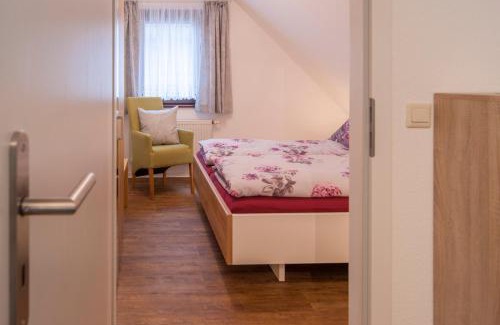 Lausa Apartment | Discover Ferienwohnung Am Waldrand: Family-Friendly Retreat