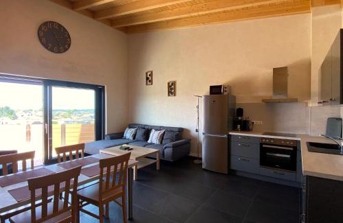 Kommerscheidt Apartment | Cozy Ferienwohnung am Weiher - Ideal for Families and Pets