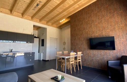 Kommerscheidt Apartment | Cozy Ferienwohnung am Weiher - Ideal for Families and Pets