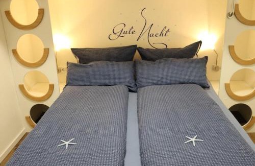Fedderwardersiel Apartment | Family-Friendly Ferienwohnung Ankerplatz with High Ratings