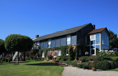 Hohwacht Apartment | Pet-Friendly Retreat by the Sea with Wellness and Views