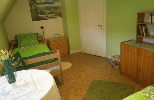 Neuental Apartment | Cozy Ferienwohnung An der Schlier with Pet-Friendly Amenities