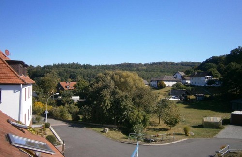 Neuental Apartment | Cozy Ferienwohnung An der Schlier with Pet-Friendly Amenities