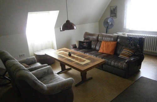 Neuental Apartment | Cozy Ferienwohnung An der Schlier with Pet-Friendly Amenities