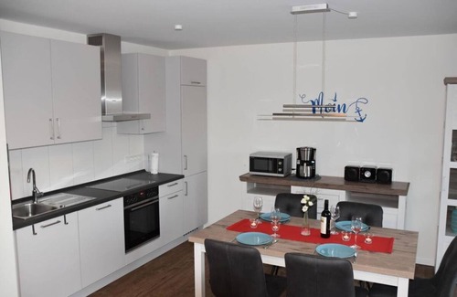Fedderwardersiel Apartment | Cozy Ferienwohnung Ankerplatz with Spa and Family Amenities
