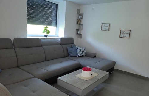 Maxhutte-Haidhof Apartment | Pet-Friendly Ferienwohnung Annashome with Great Guest Reviews