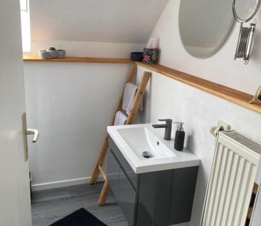Eriskirch Apartment | Top-Rated Family Getaway at Ferienwohnung Apfelblüte