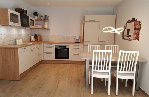 Ulsbyholz Apartment | Cozy Apartment for 4 Guests with Oceanfront Views