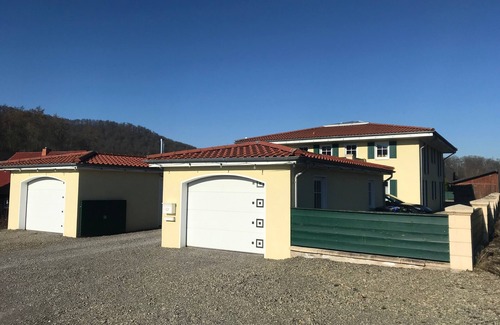 Wehrden Apartment | Cozy Apartment for 4 with Ocean View in Beverungen