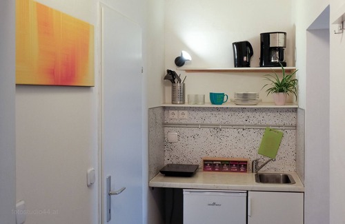 Gries Apartment | Cozy Apartment for 2 with Kitchen in Graz
