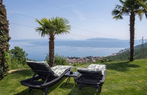 Bregi Apartment | Cozy Apartment for 2 Guests with Spa & Kitchen in Bregi