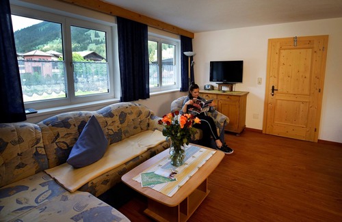 Lermoos Apartment | Cozy Appartment for 3 in Scenic Lermoos with Kitchen
