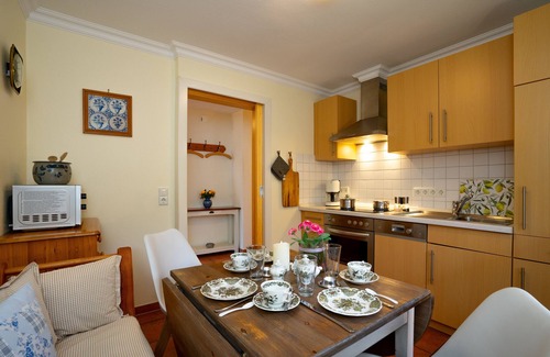 Kleinmorsum Apartment | Cozy Apartment for 3 Guests with Ocean Views in Sylt