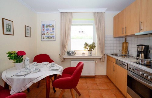 Kleinmorsum Apartment | Pleasant 65m² Apartment for 3 Guests in Sylt with Ocean View