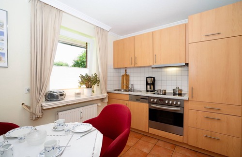 Kleinmorsum Apartment | Pleasant 65m² Apartment for 3 Guests in Sylt with Ocean View