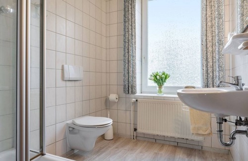 Westermarkelsdorf Apartment | Cozy 60m² Apartment for 4 Guests with Ocean View