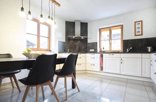 Ammerland Apartment | Spacious Apartment for 5 Guests in Polling with Kitchen