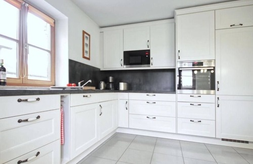 Ammerland Apartment | Spacious Apartment for 5 Guests in Polling with Kitchen