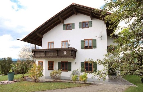 Ammerland Apartment | Spacious Apartment for 5 Guests in Polling with Kitchen