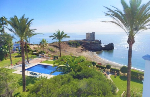 Bahia de Casares Apartment | Spacious 5-Person Apartment with Pool and Ocean View