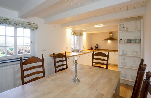 Falshoft Apartment | Spacious Apartment for 6 Guests with Oceanfront Views