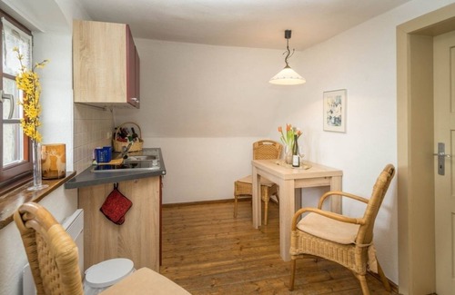 Großjena Apartment | Cozy Apartment for 3 Guests with Ocean View in Freyburg