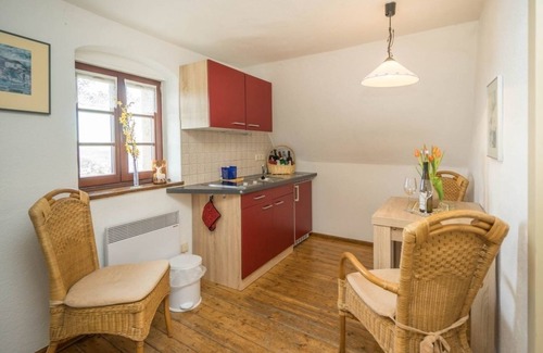 Großjena Apartment | Cozy Apartment for 3 Guests with Ocean View in Freyburg