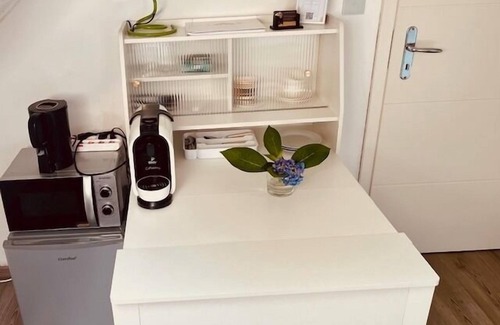 Ochtmissen Apartment | Cozy Lüneburg Retreat for 3 with Kitchen Amenities