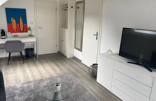 Ochtmissen Apartment | Cozy Lüneburg Retreat for 3 with Kitchen Amenities