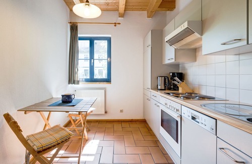 Warthe Apartment | Cozy Apartment for 4 with Oceanfront Views in Rankwitz