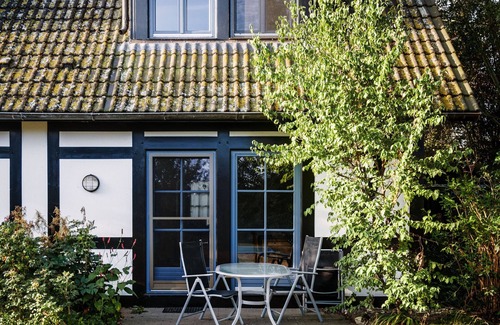 Warthe Apartment | Cozy Apartment for 4 with Oceanfront Views in Rankwitz
