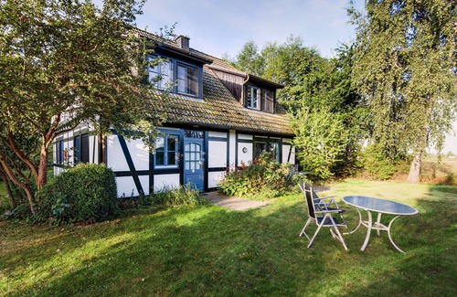 Warthe Apartment | Cozy 43m² Apartment for 4 with Oceanfront Views in Rankwitz