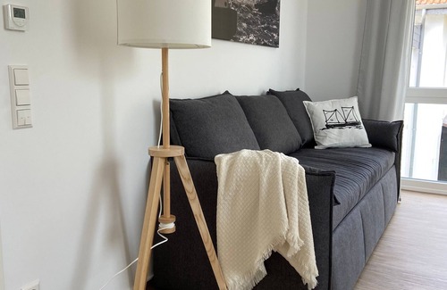 Region Hannover District Apartment | Cozy Apartment for 3 with Ocean View in Wunstorf