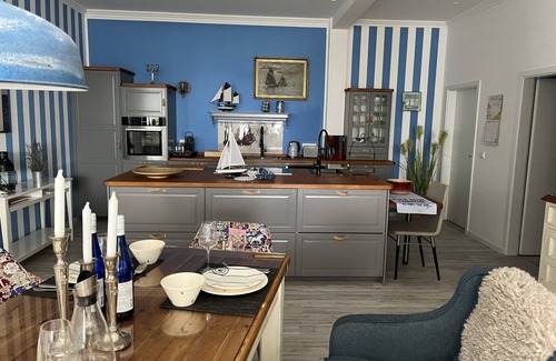 Region Hannover District Apartment | Spacious 120m² Apartment for 6 Guests in Wunstorf