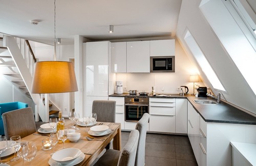 Kleinmorsum Apartment | Comfortable Apartment for 5 Guests in Sylt-Ost with Spa
