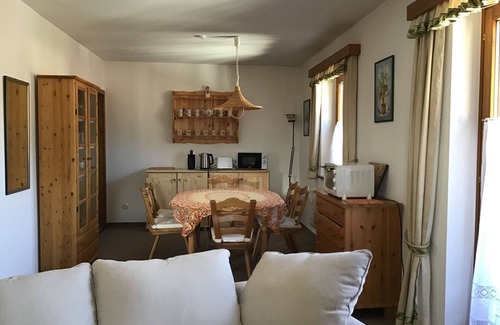 Reichenau Apartment | Cozy Apartment for 4 with Kitchen in Patergassen