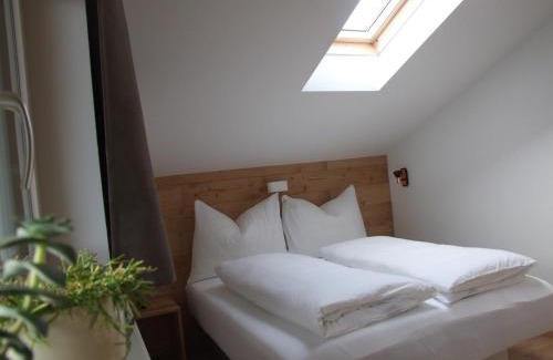 Neustift Im Stubaital Apartment | Cozy Ferienwohnungen Kindl: Family-Friendly with Breakfast