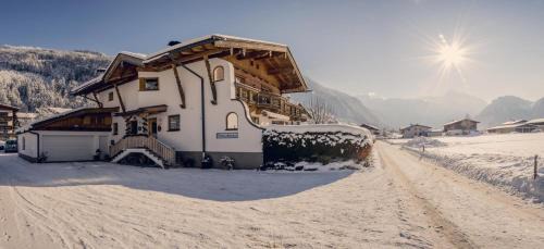Ramsau im Zillertal Apartment | Family-Friendly Retreat at Ferienwohnung Aschenwald