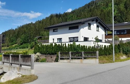 Sankt Jakob in Haus Apartment | Family-Friendly Stay at Ferienwohnung Eder - Rated 9.4/10