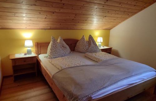Unterach am Attersee Apartment | Discover Ferienwohnung Grubinger: Family-Friendly Getaway