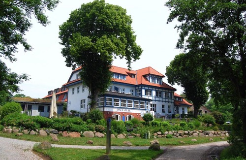 Kloster Hotel | Inviting Ferienwohnung auf Hiddensee with Pool & Dining