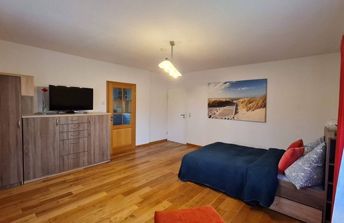 Gustow Apartment | Idyllic Ferienwohnung auf Rügen with Pool & Spa Amenities