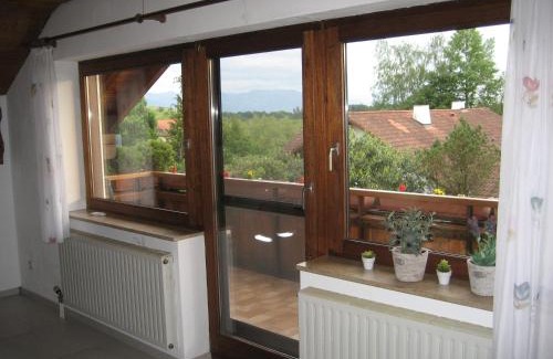 Weissensberg Apartment | Family-Friendly Ferienwohnung Ausblick with High Guest Ratings